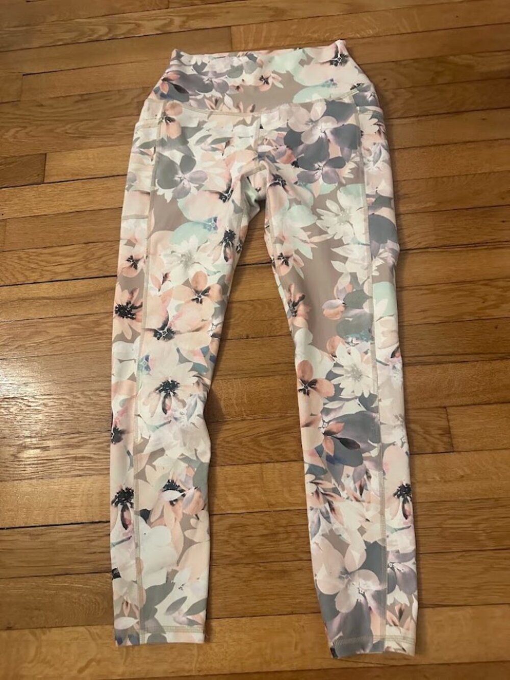 Reebok floral athletic leggings, size small, never worn